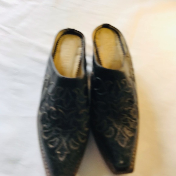 Corral Black Embroidered Mules - Picture 7 of 12